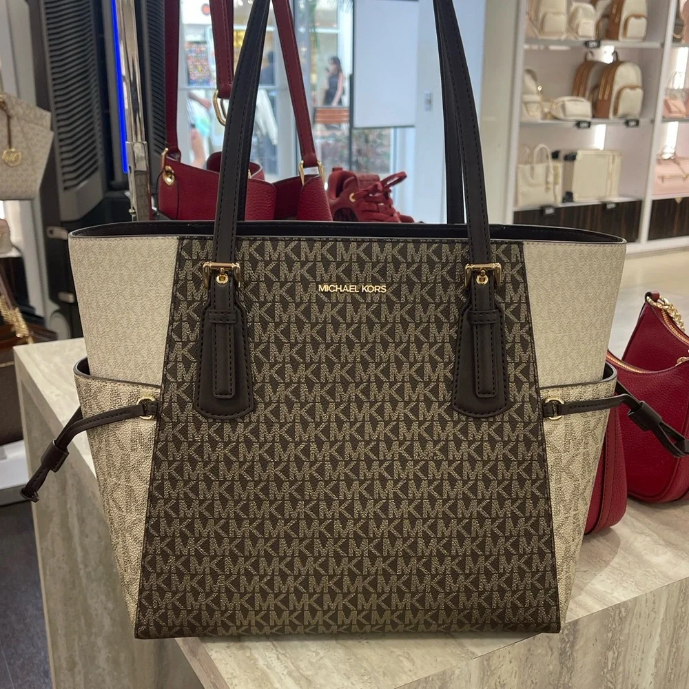 MICHAEL KORS Voyager Lg Color-Block Metallic Signature Logo EW Tote
Brown
NWT - Picture 13 of 16